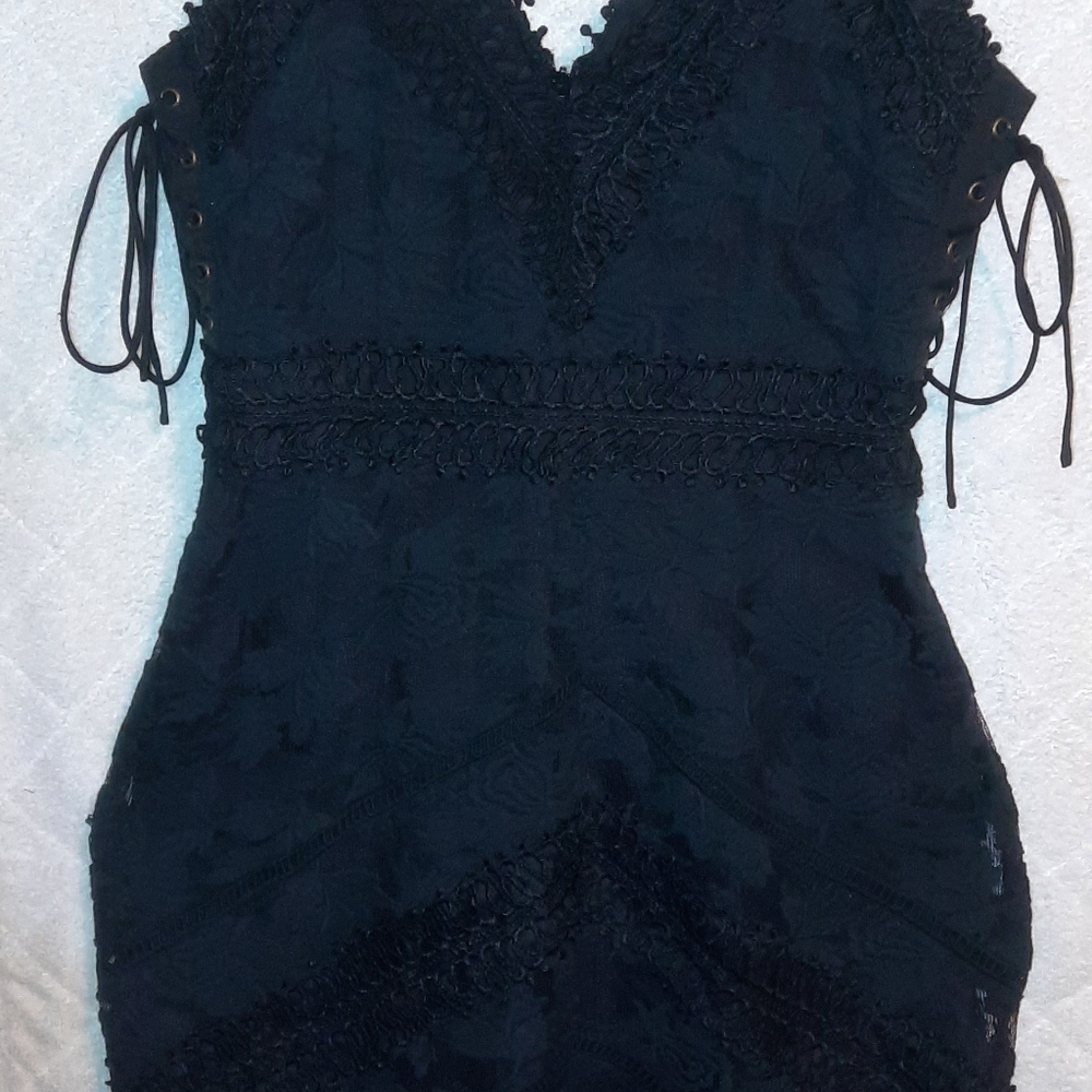 Adelyn Rae Drawstring Netted/Lace Dress - Picture 2 of 2